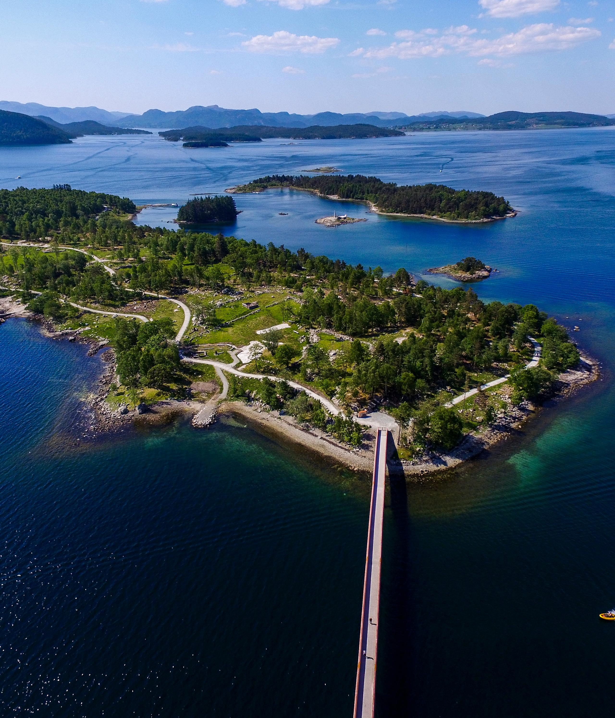 An island with a promenade