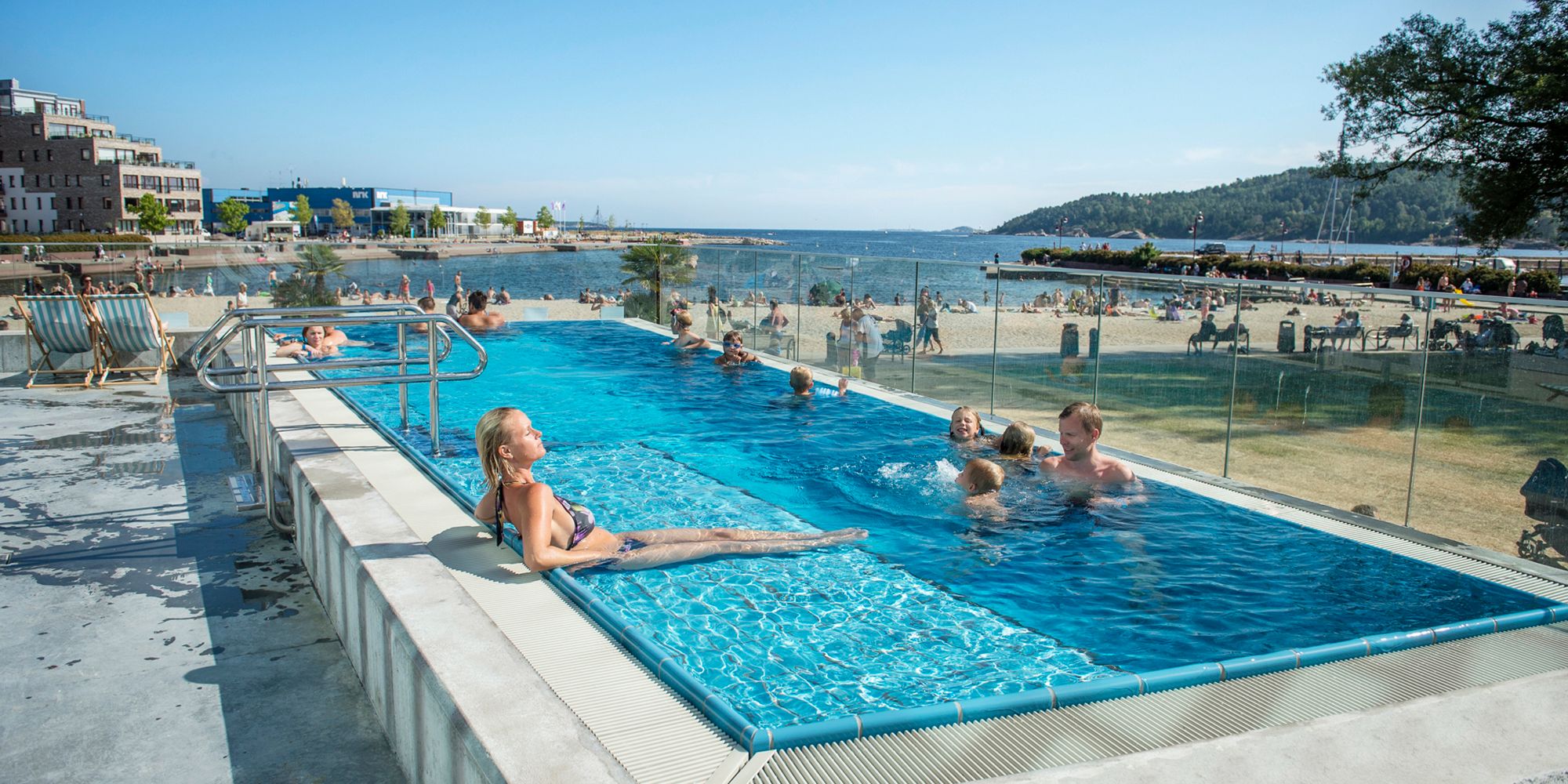 A woman in the outdoor pool at Aquarama waterpark in Kristiansand