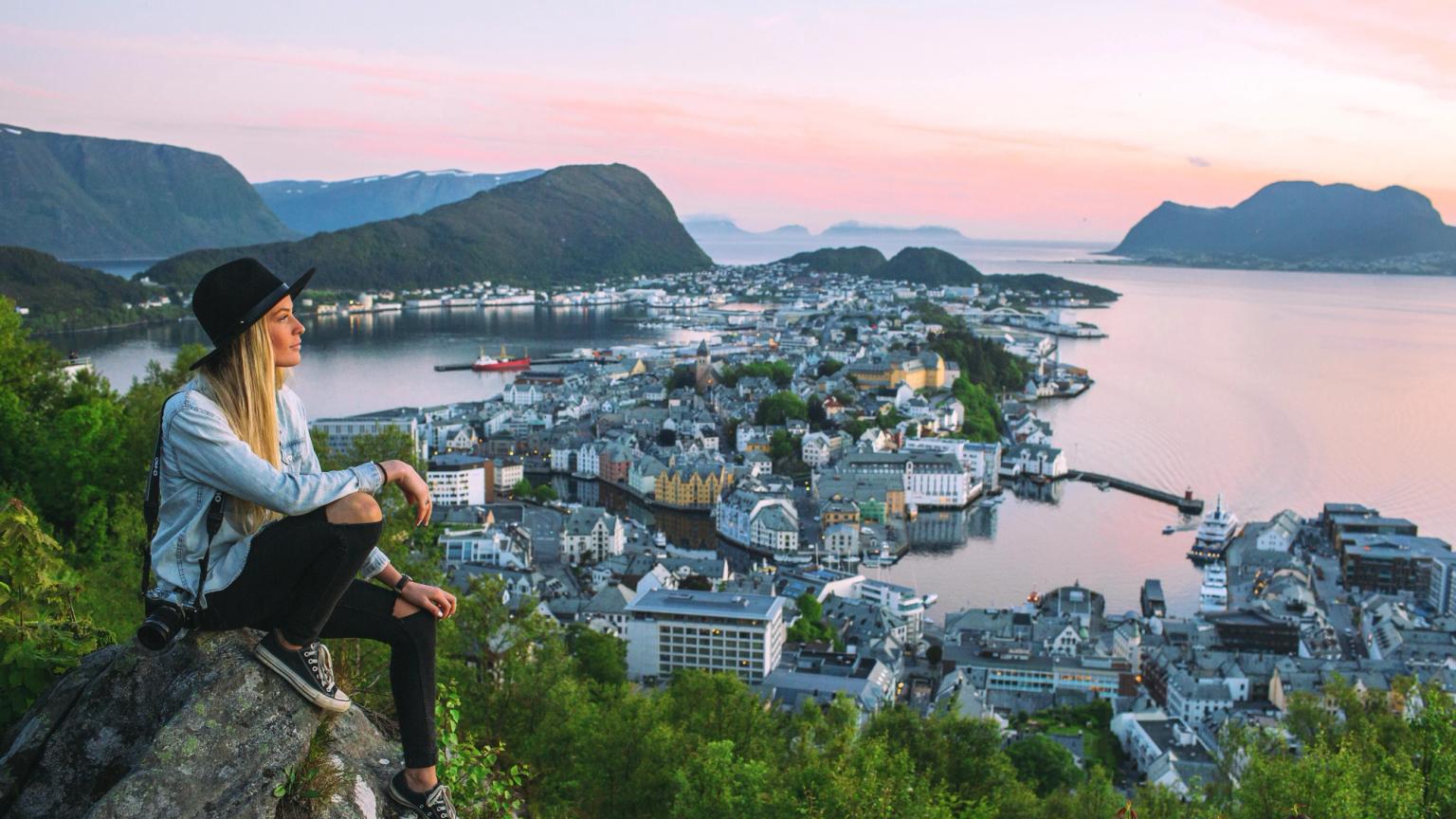 Ålesund og Sunnmøre | Hvor fjeldene og fjordene mødes med det åbne hav