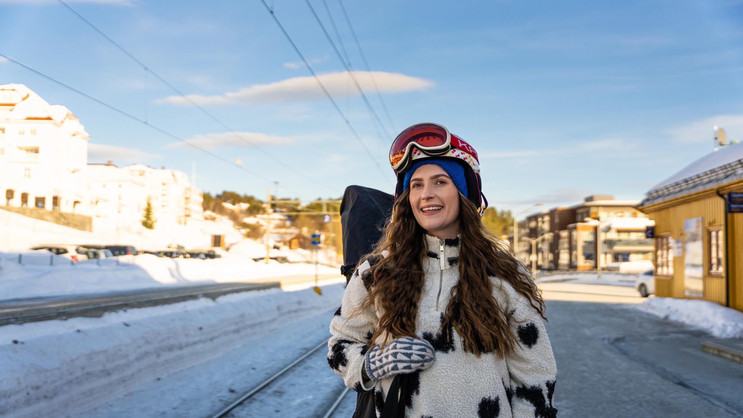 Skier waiting for the train to Geilo