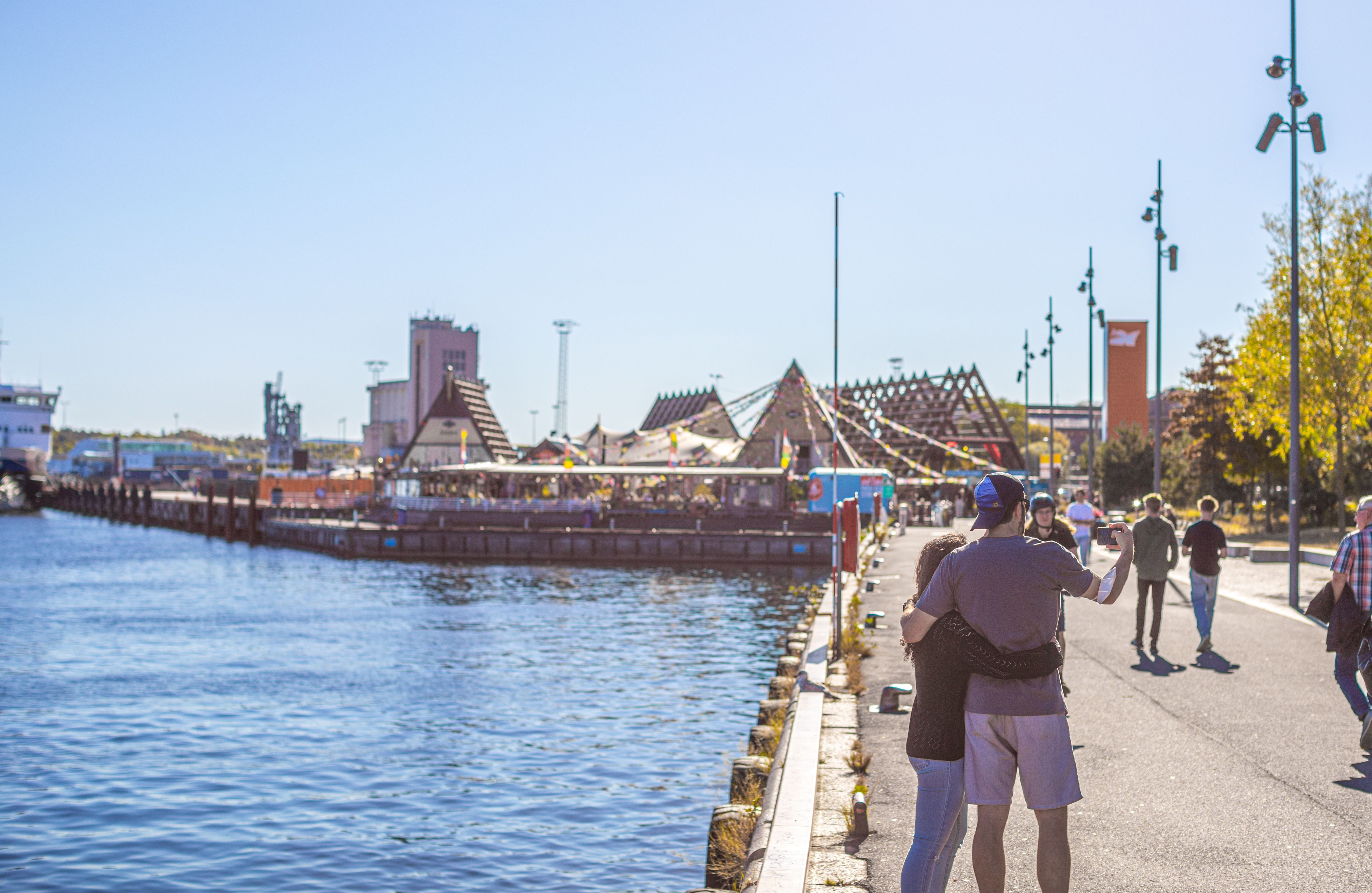 Couple taking pictures in front of SALT in Oslo