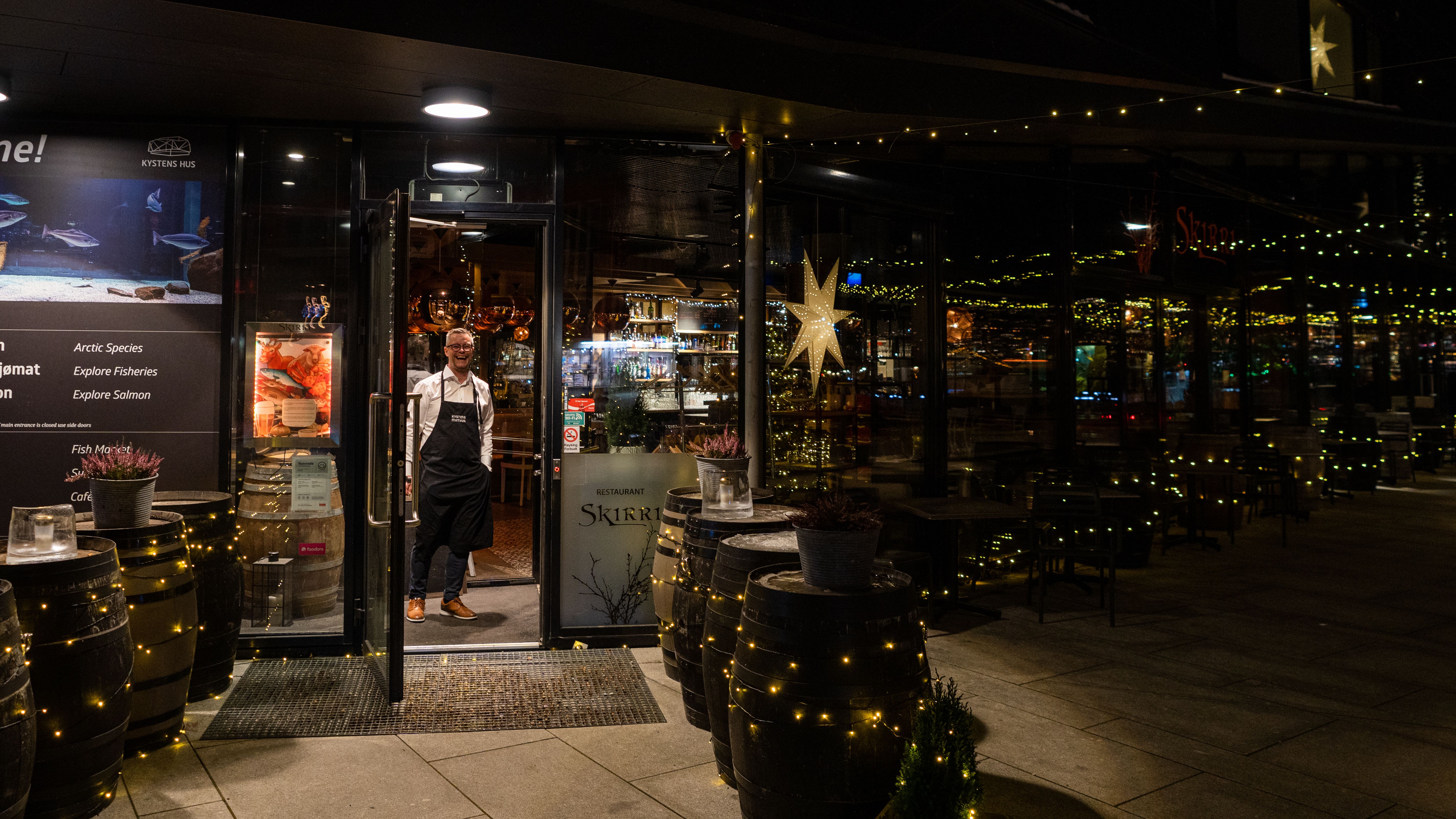 Daglig leder på Skirri restaurant i Tromsø møter oss i døren