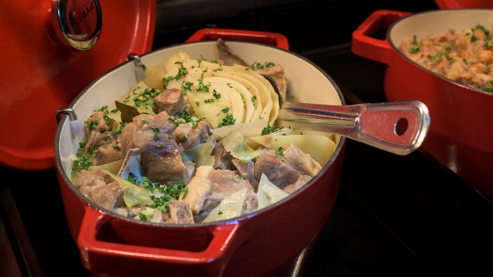 Fårikål in a pot
