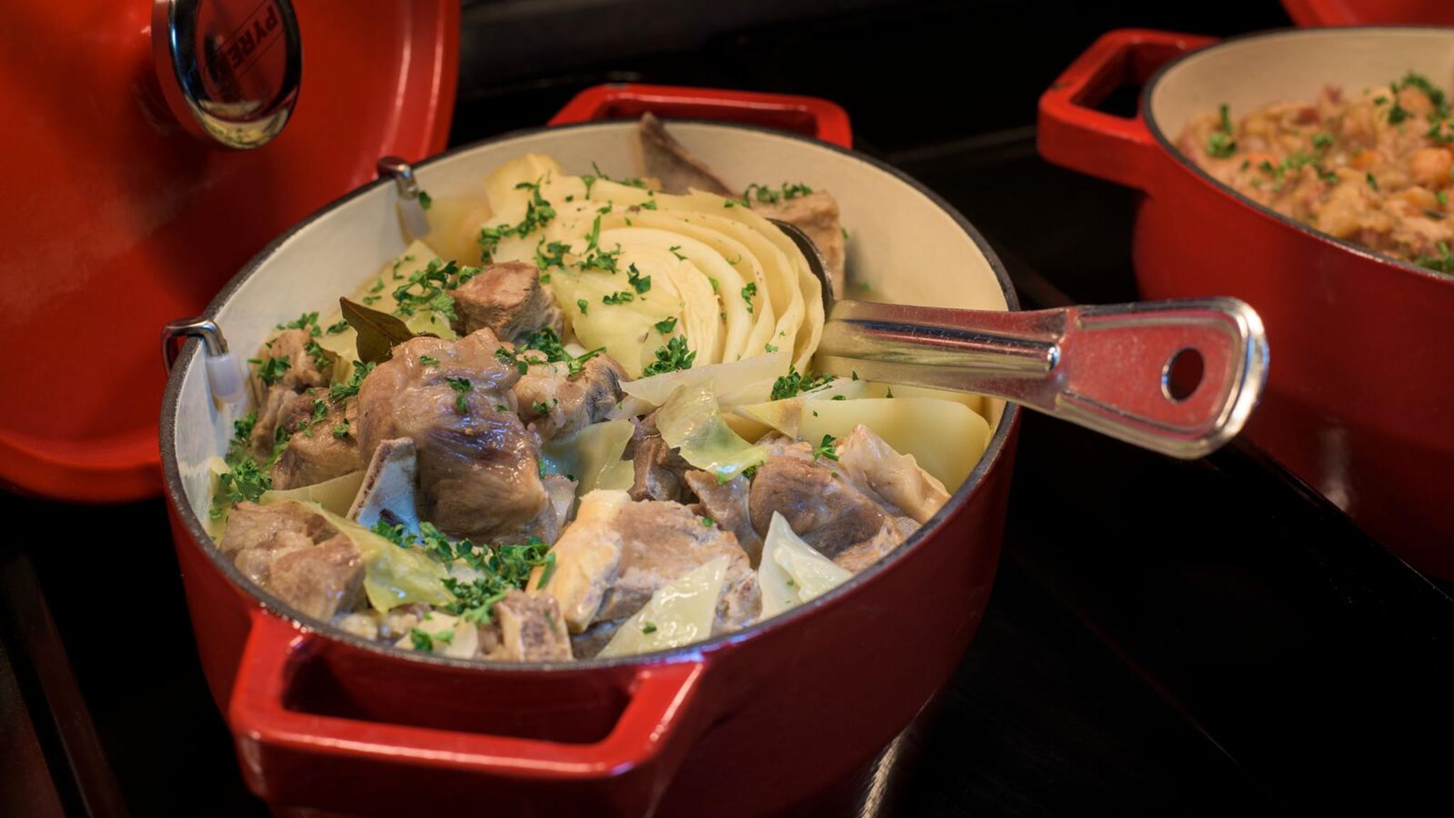 Fårikål in a pot