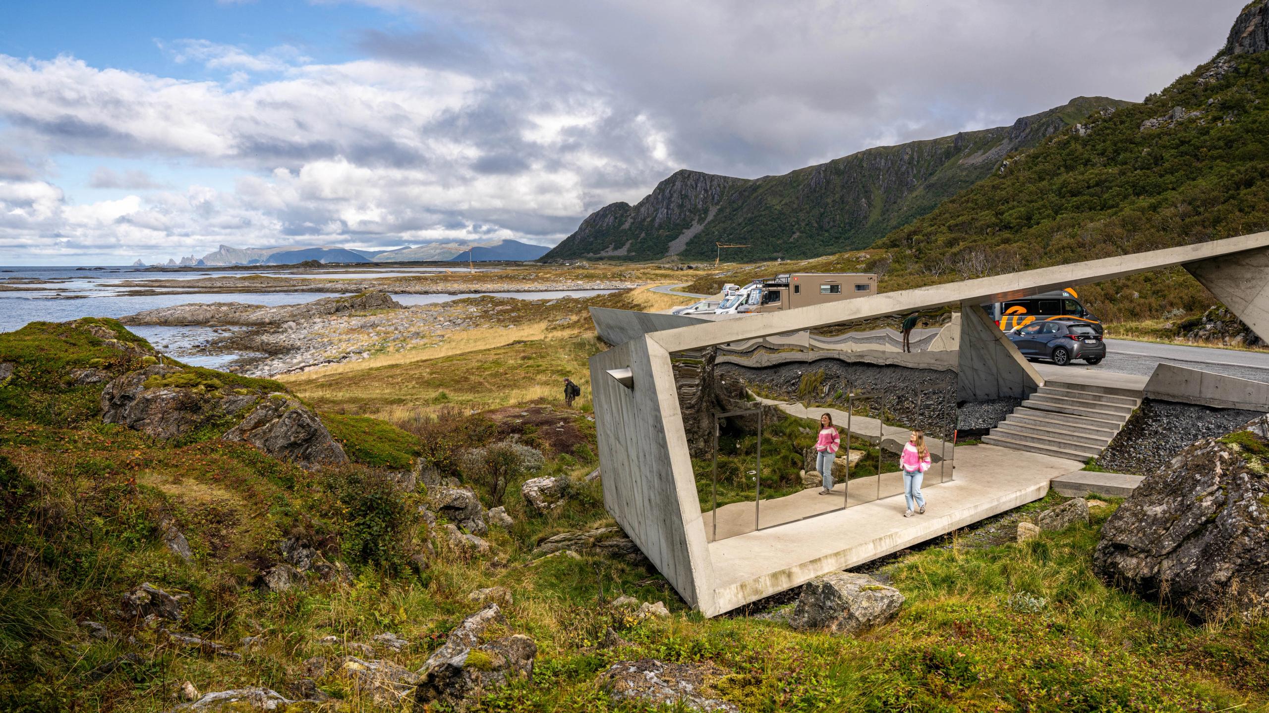Arkitektonisk offentlig toalett på Bukkekjerka på Andøya