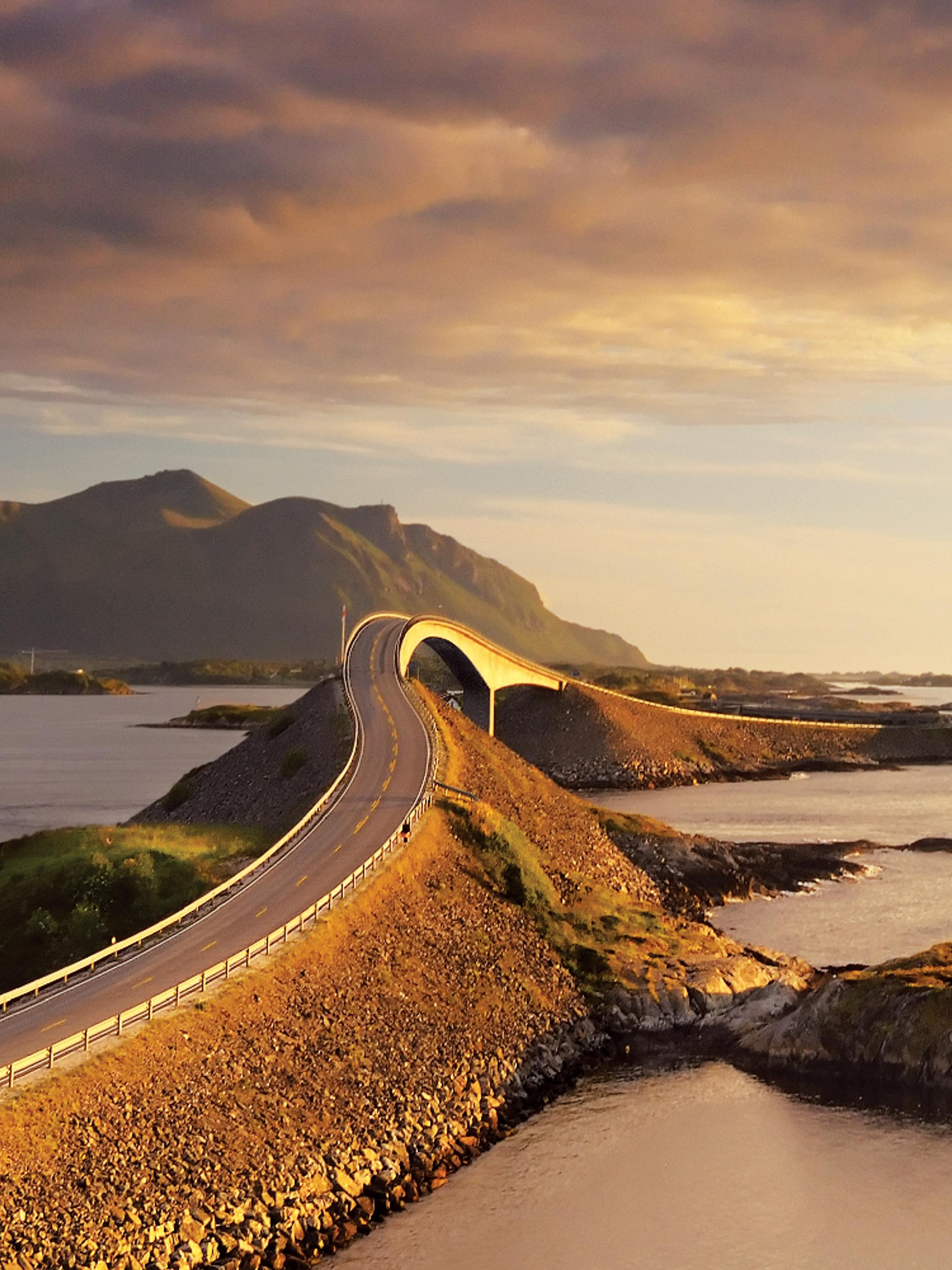 Die Atlantikstraße im Nordwesten, Fjord Norwegen