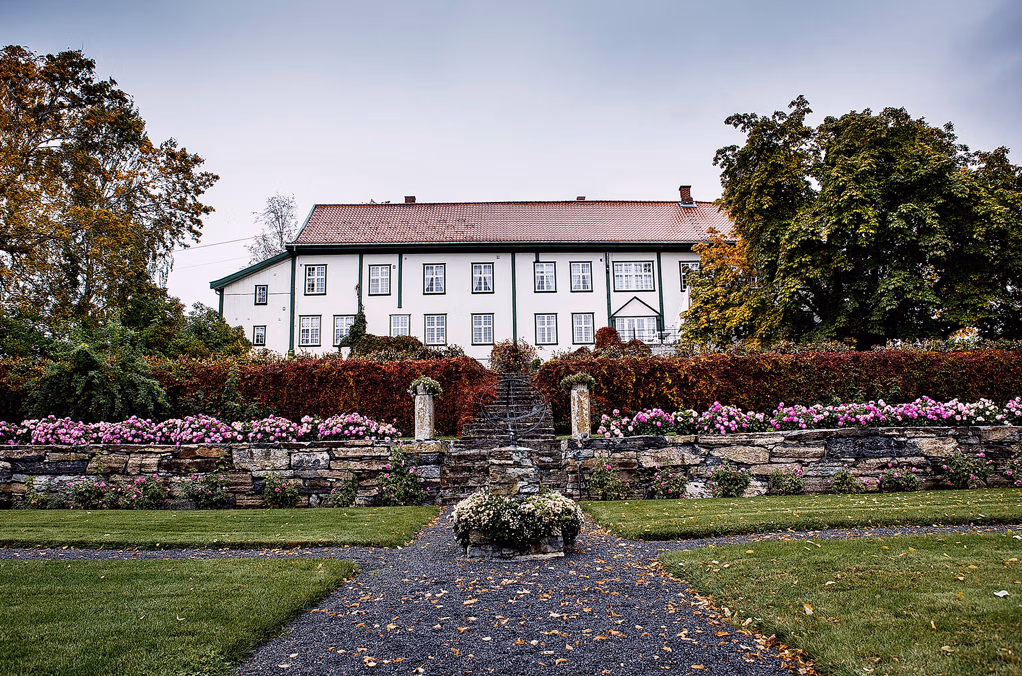 Landlig luksus på Hoel Gård på Nes-halvøya i Ringsaker, Østlandet