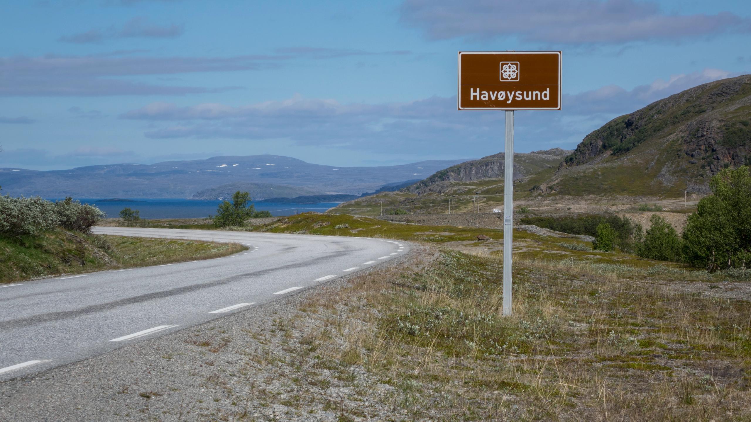 Sign marking the Norwegian Scenic Route Havøysund