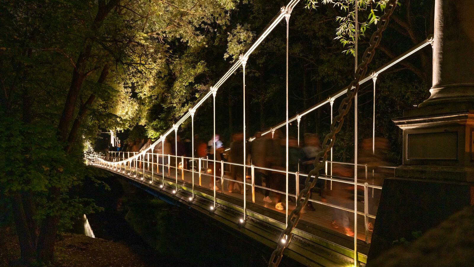 Åmot bridge in lights during Elvelangs light festival in Oslo