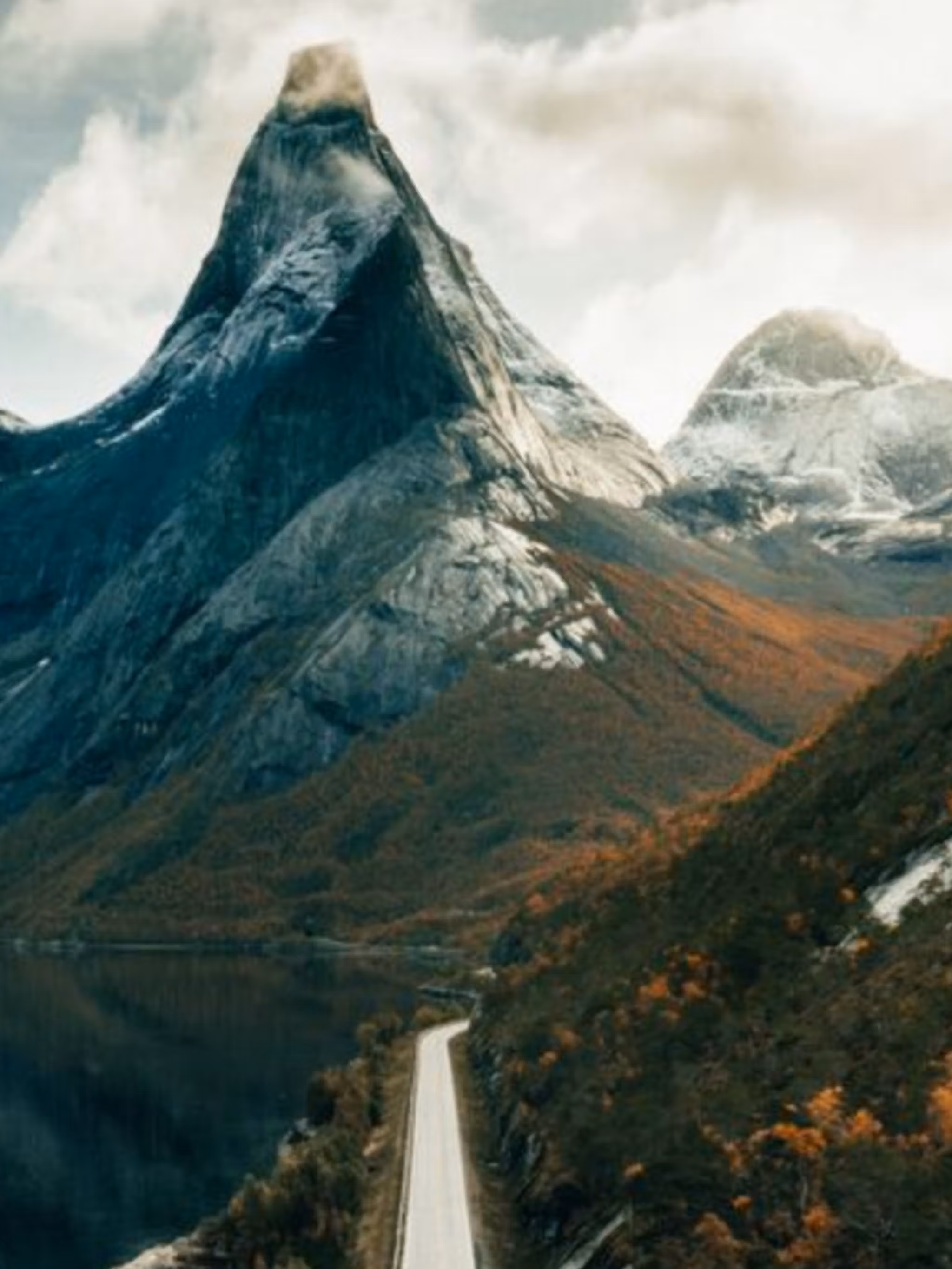 Rabbåsen in Sørreisa, Troms in beautiful autumn colors
