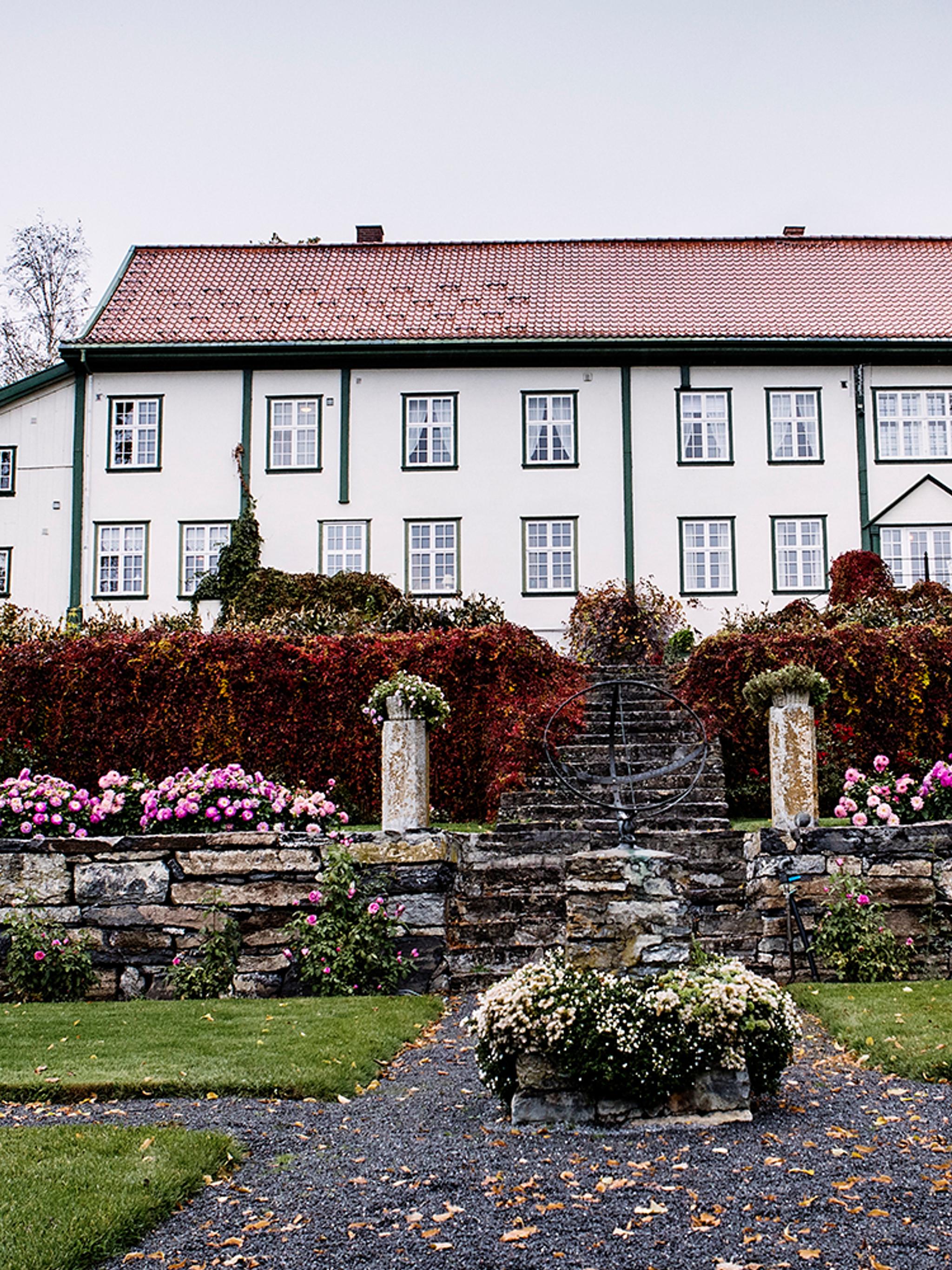 L’edificio principale di Hoel gård a Ringerike, Norvegia orientale