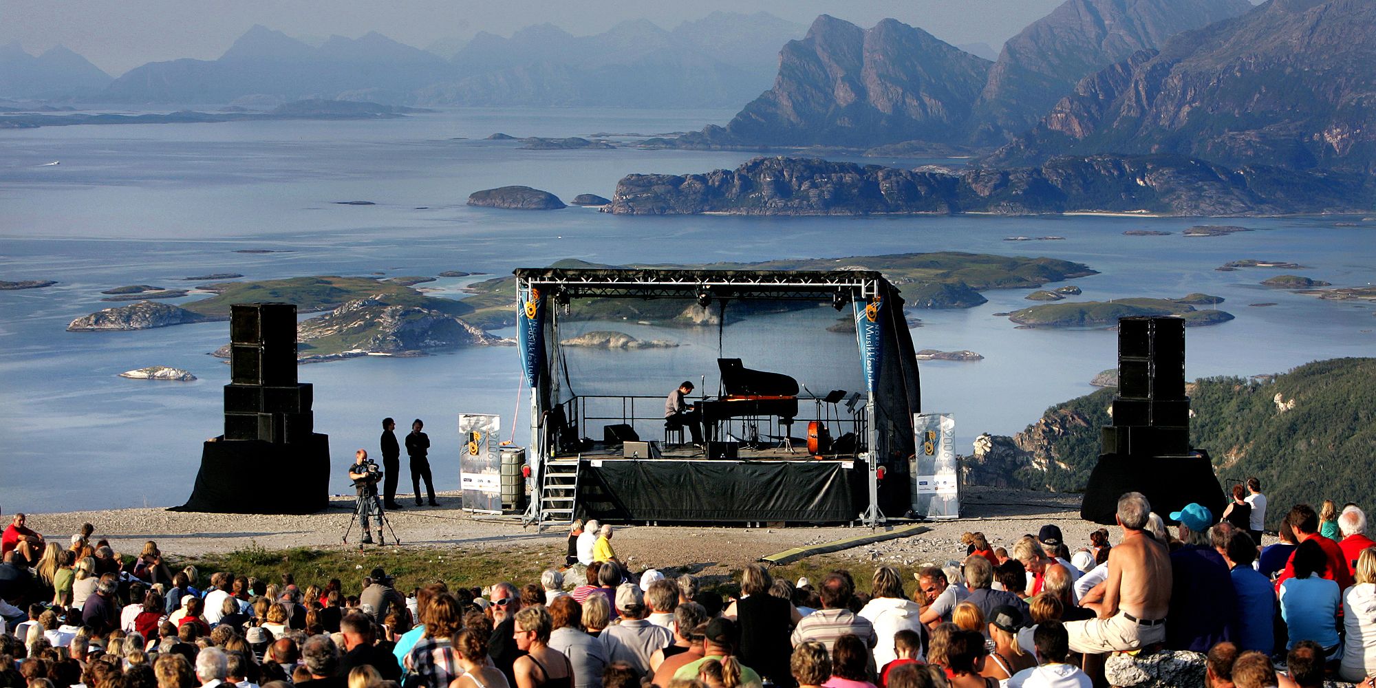 En utendørskonsert på Keiservarden under Nordland musikkfestuke i Bodø