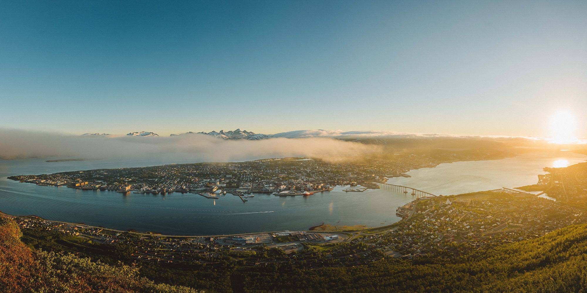 Tromsø i Nord-Norge i solnedgang