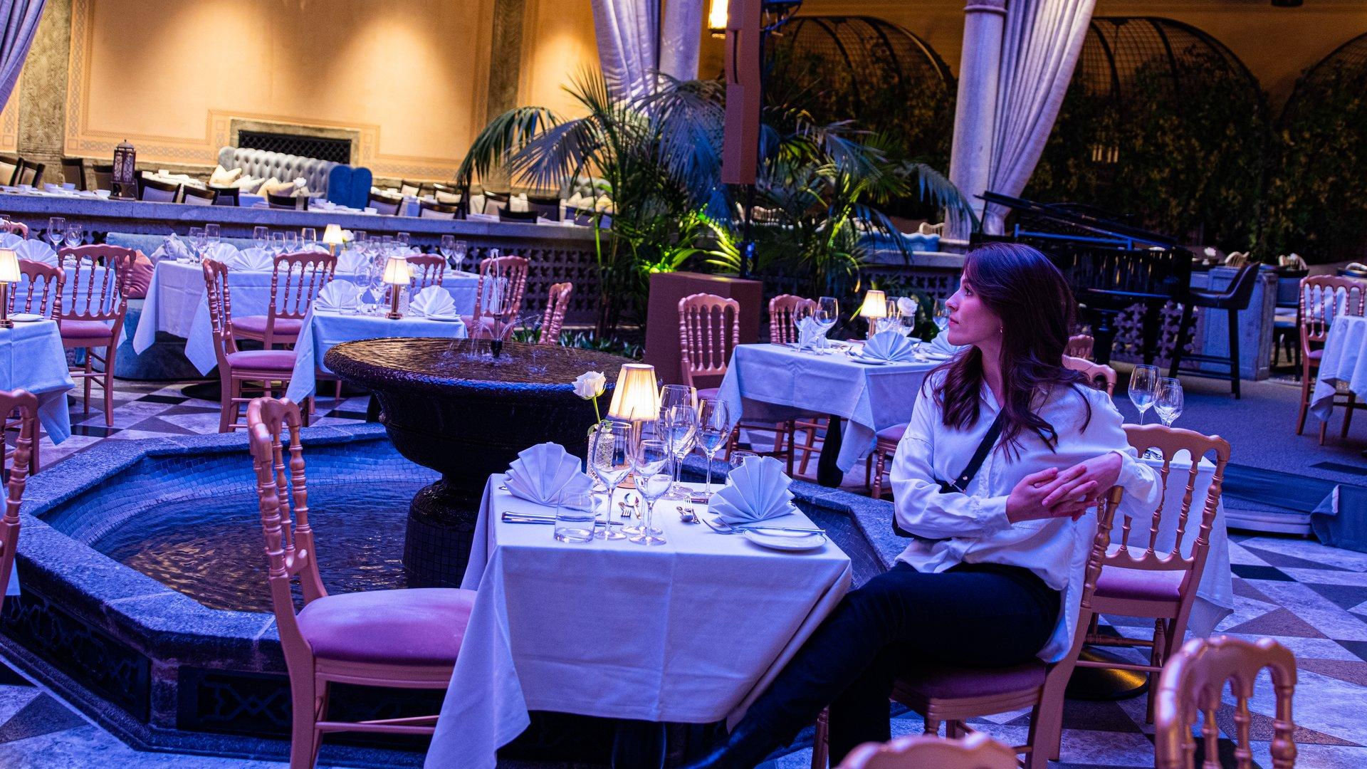 A woman sitting in the Palmehaven restaurant at Britannia Hotel in Trondheim