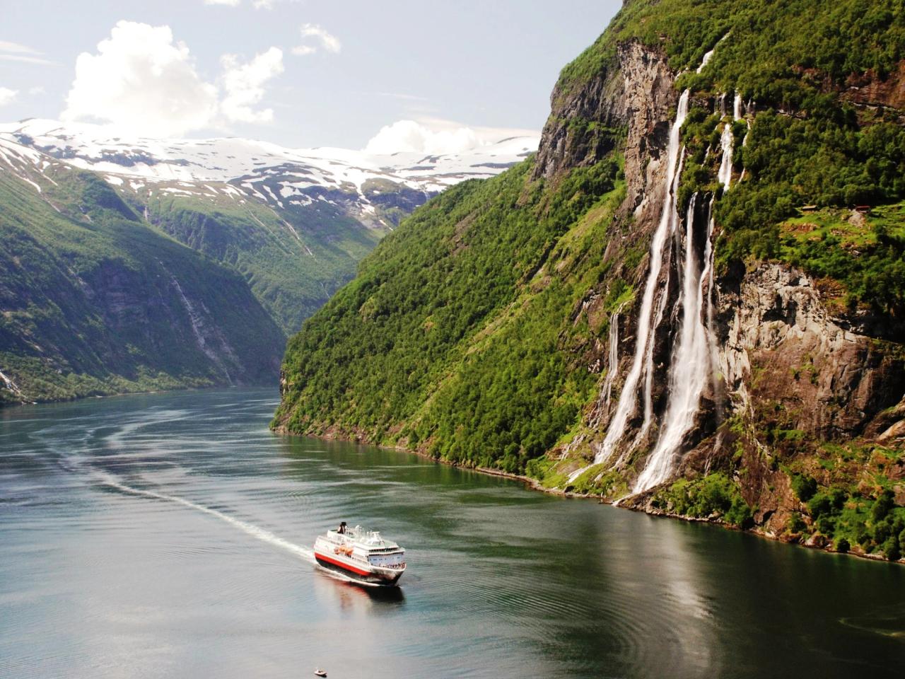 Getting around by boat | Ferries, passenger boats, and express boats in ...