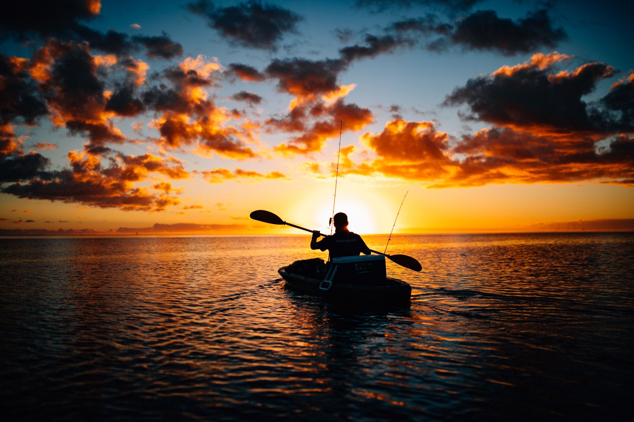 A person kayaking in the sunset in Arendal, Southern Norway