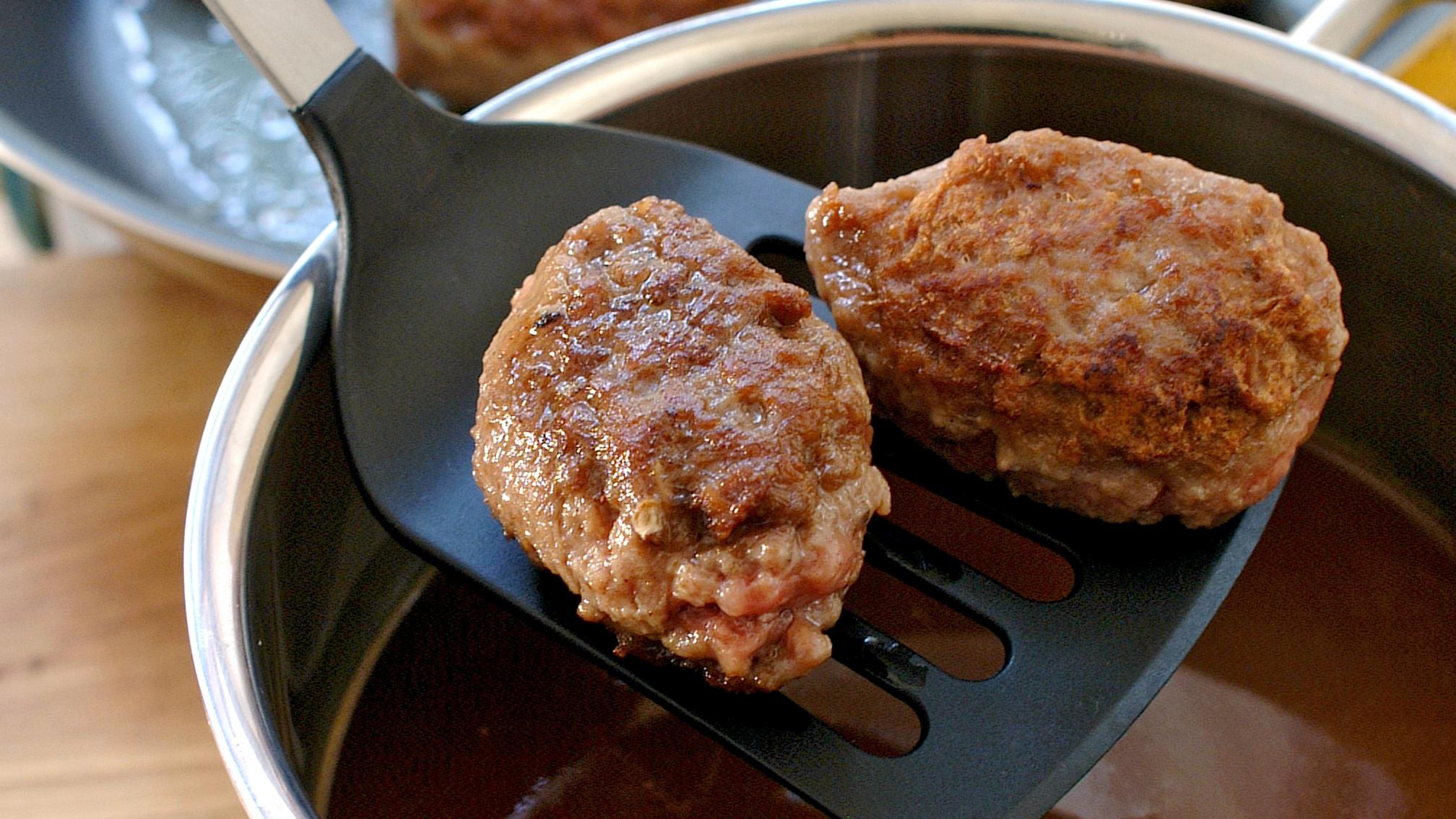 Kjøttkaker, meat cakes, in brown gravy