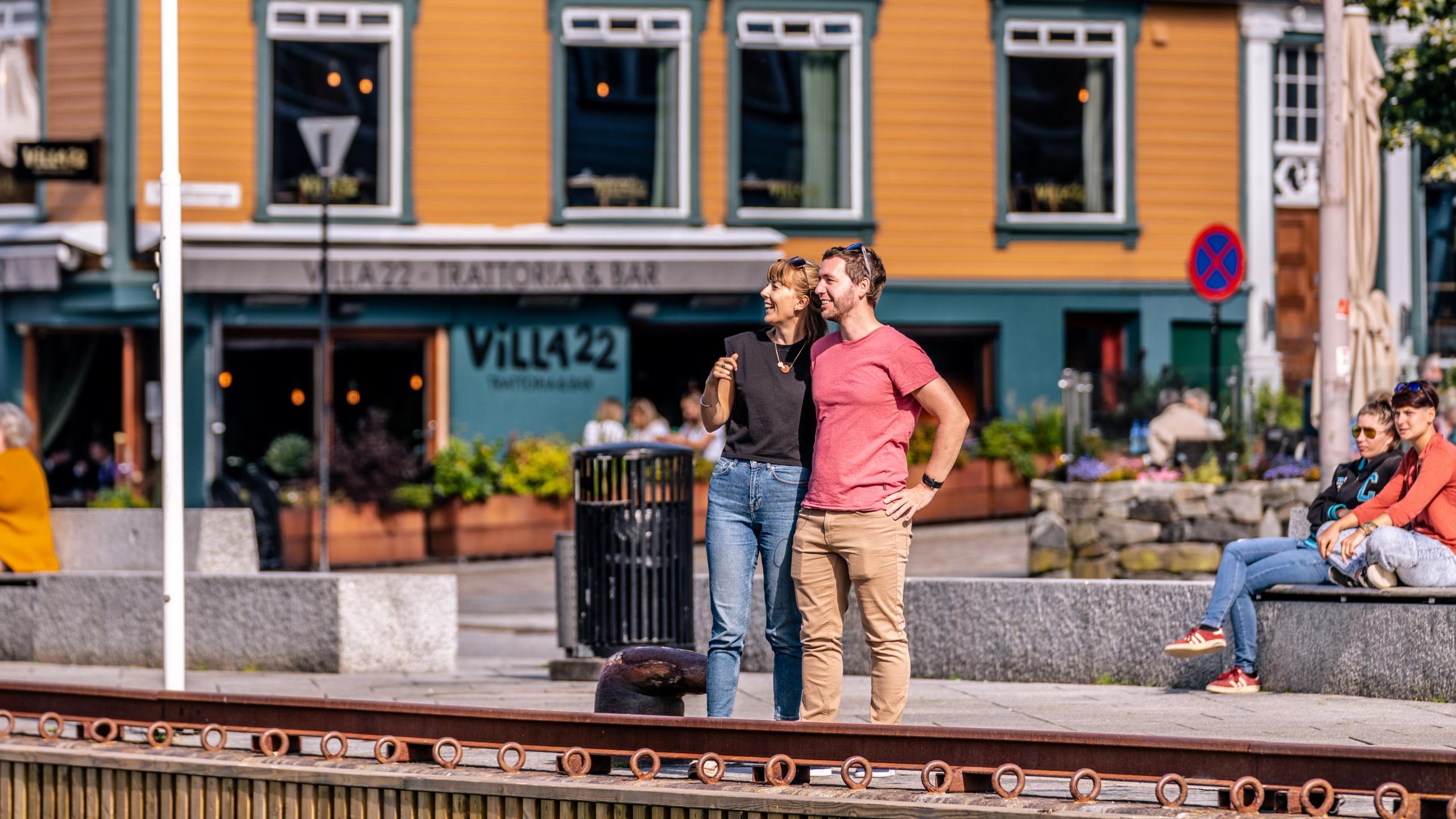 A man and a woman holding around each other on the pier in Stavanger