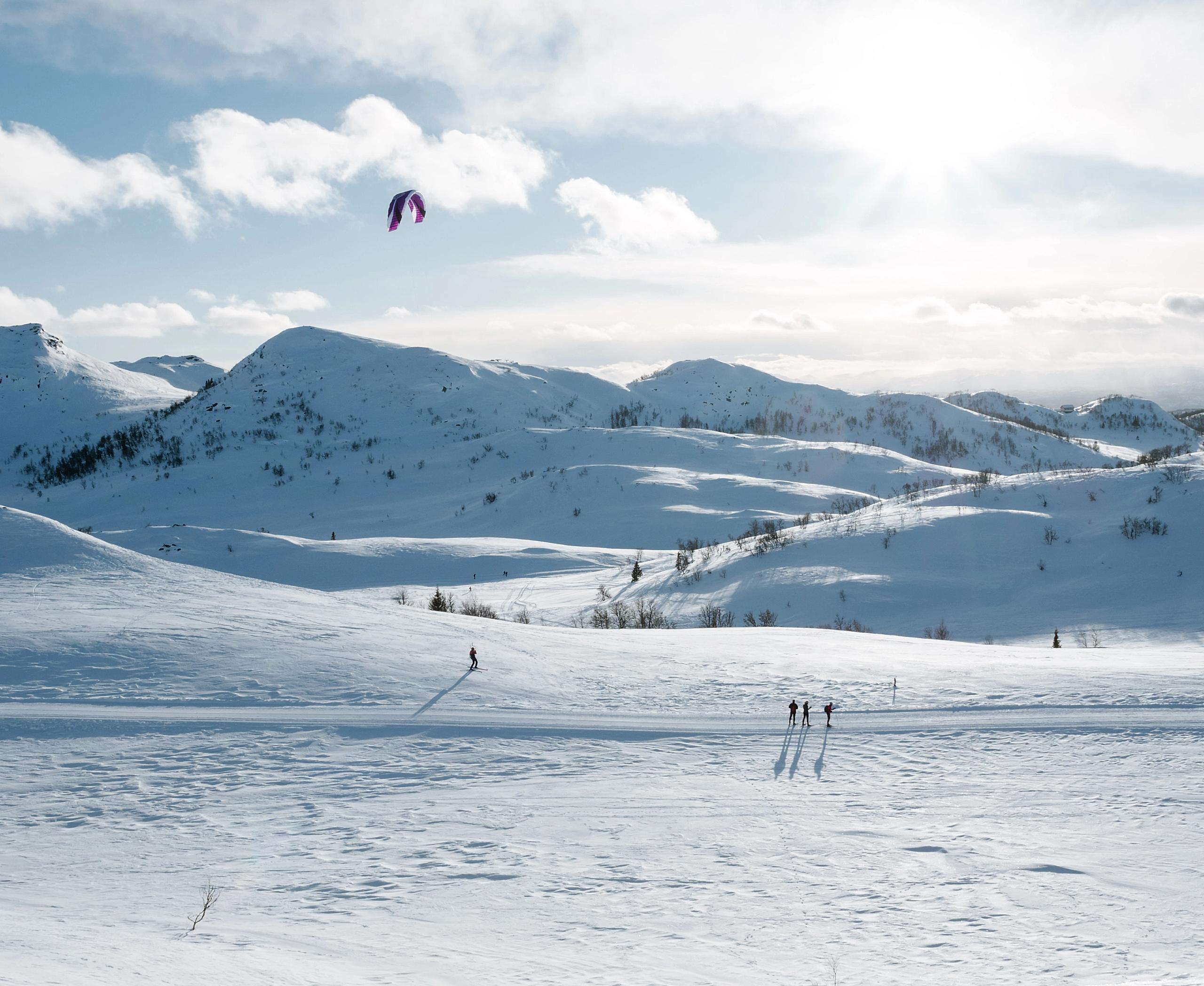 People kiting in sunny weather at Rauland