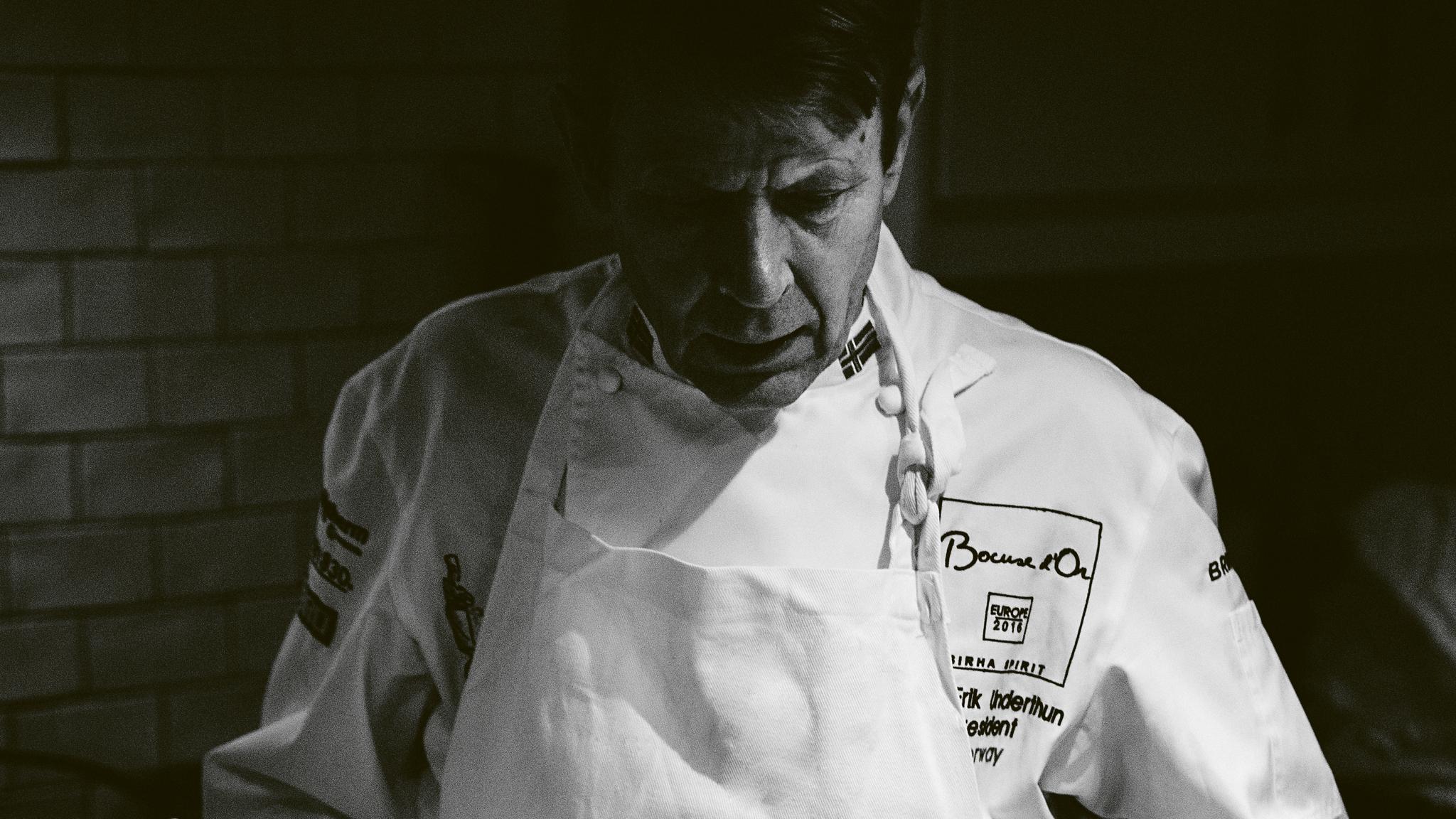 Chef Lars Erik Underthun making food.