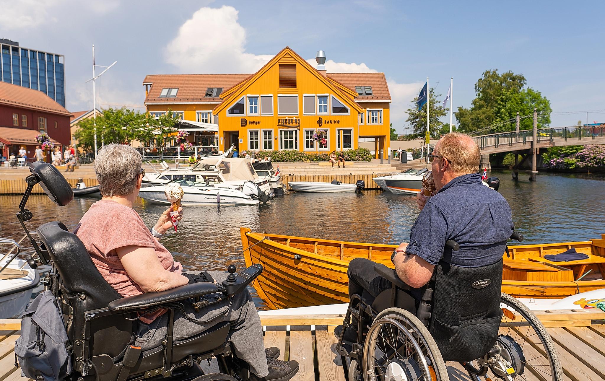Two people in manual and electric wheelchairs in Kristiansand