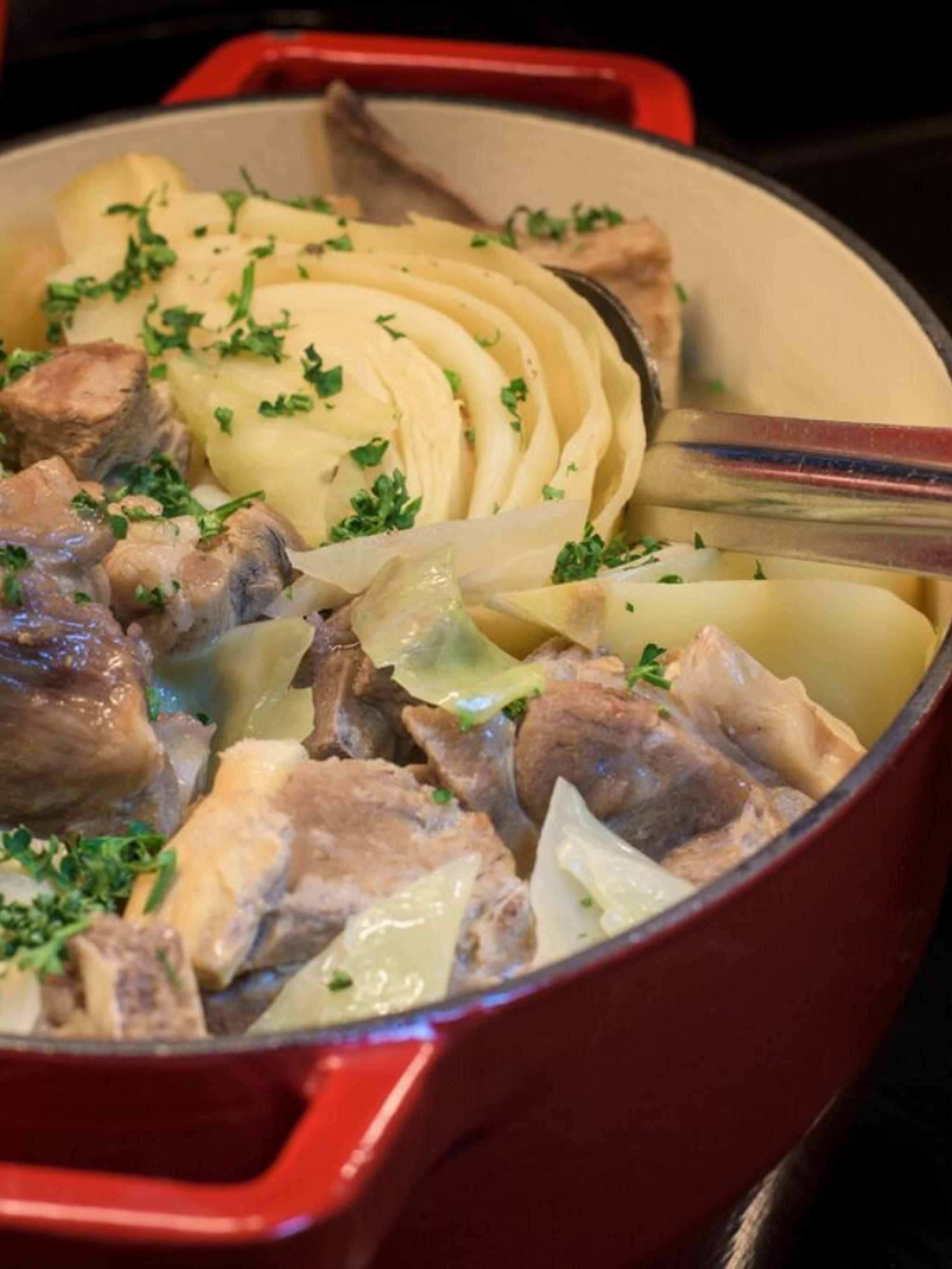 Fårikål in a pot