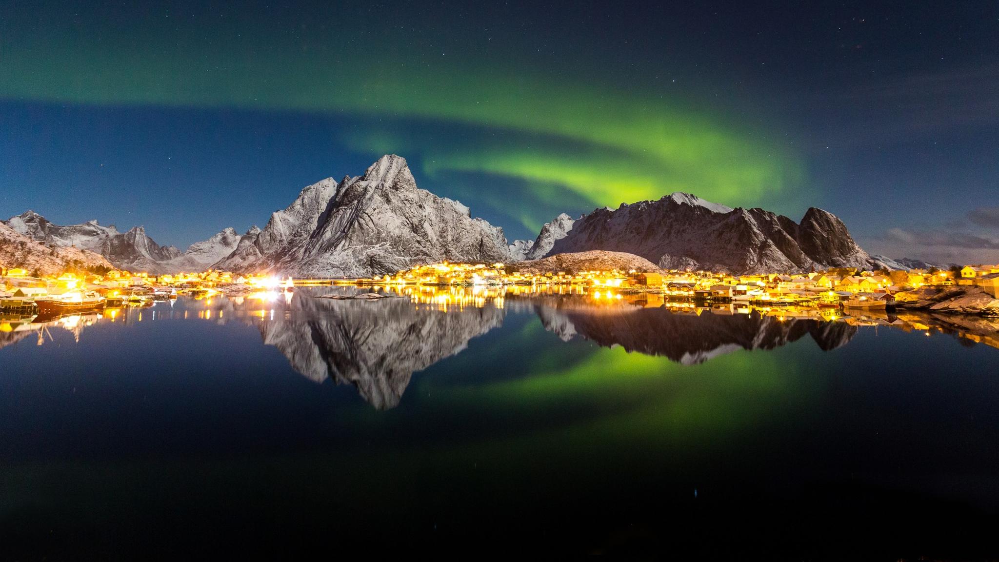 The beautiful Northern Lights in Lofoten by night