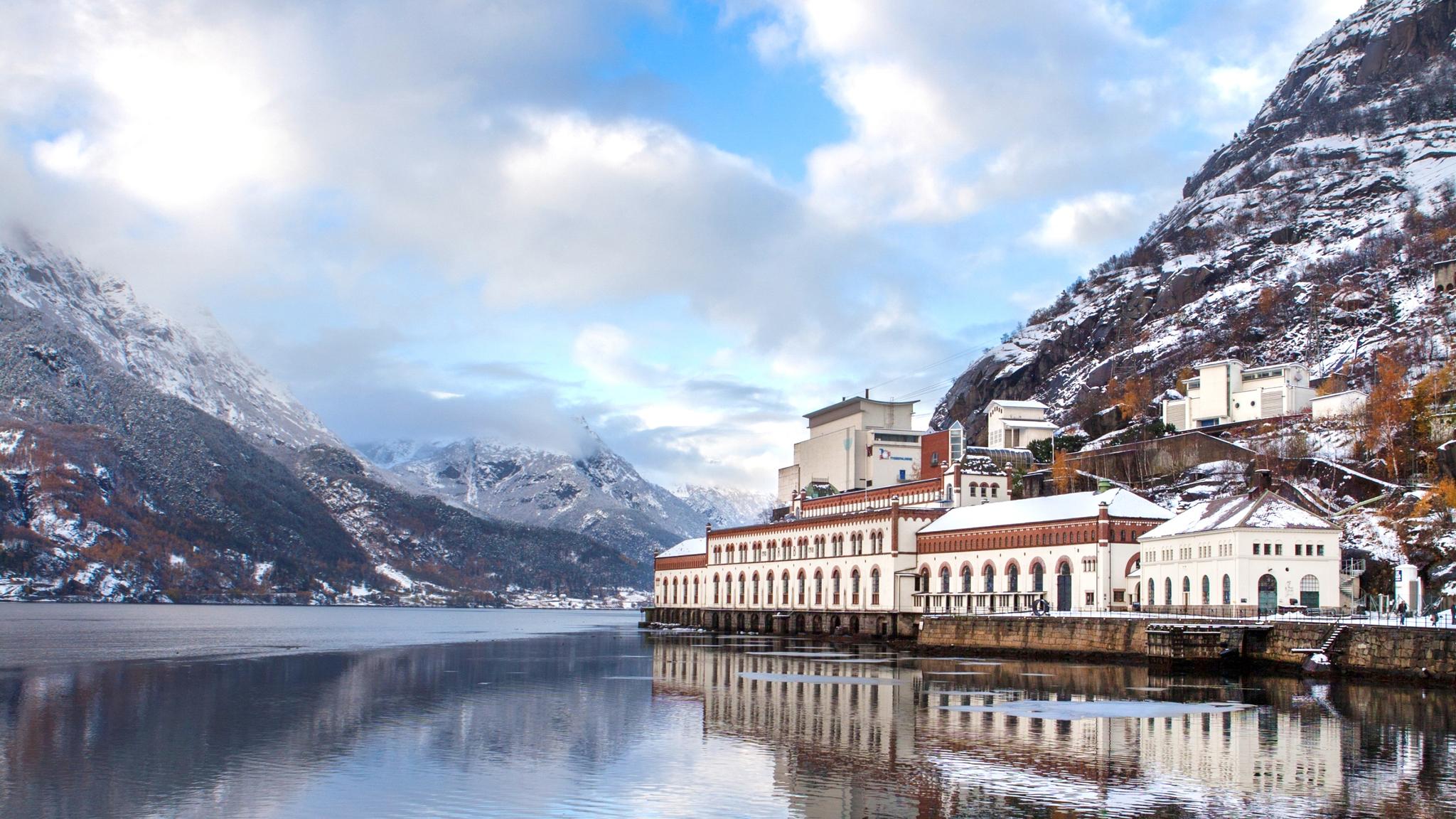 Norsk Vasskraft og Industristadmuseum i Tyssedal om vinteren