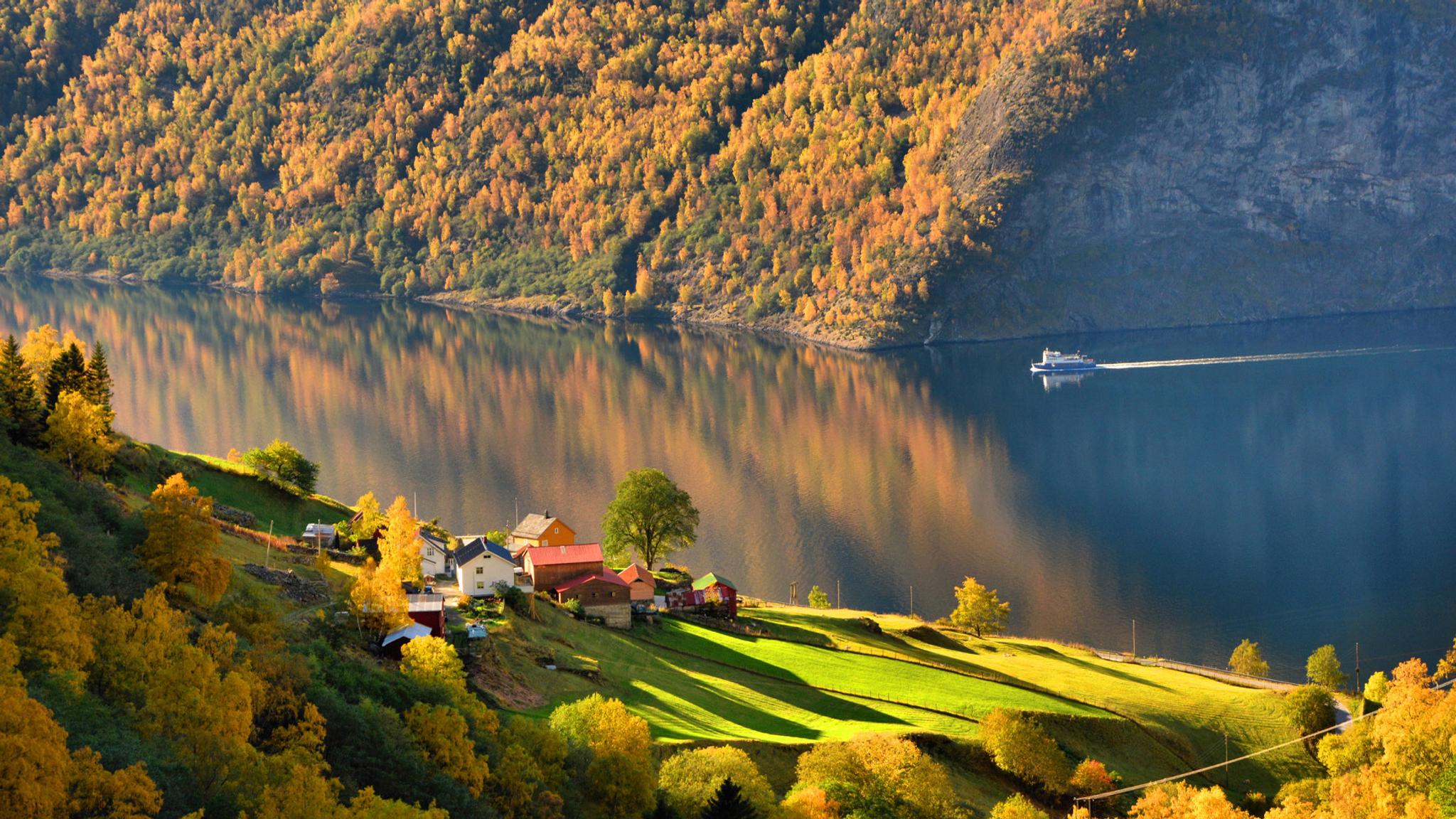 A wonderful autumn experience by the Aurlandsfjord - a fjord landscape in autumn colours