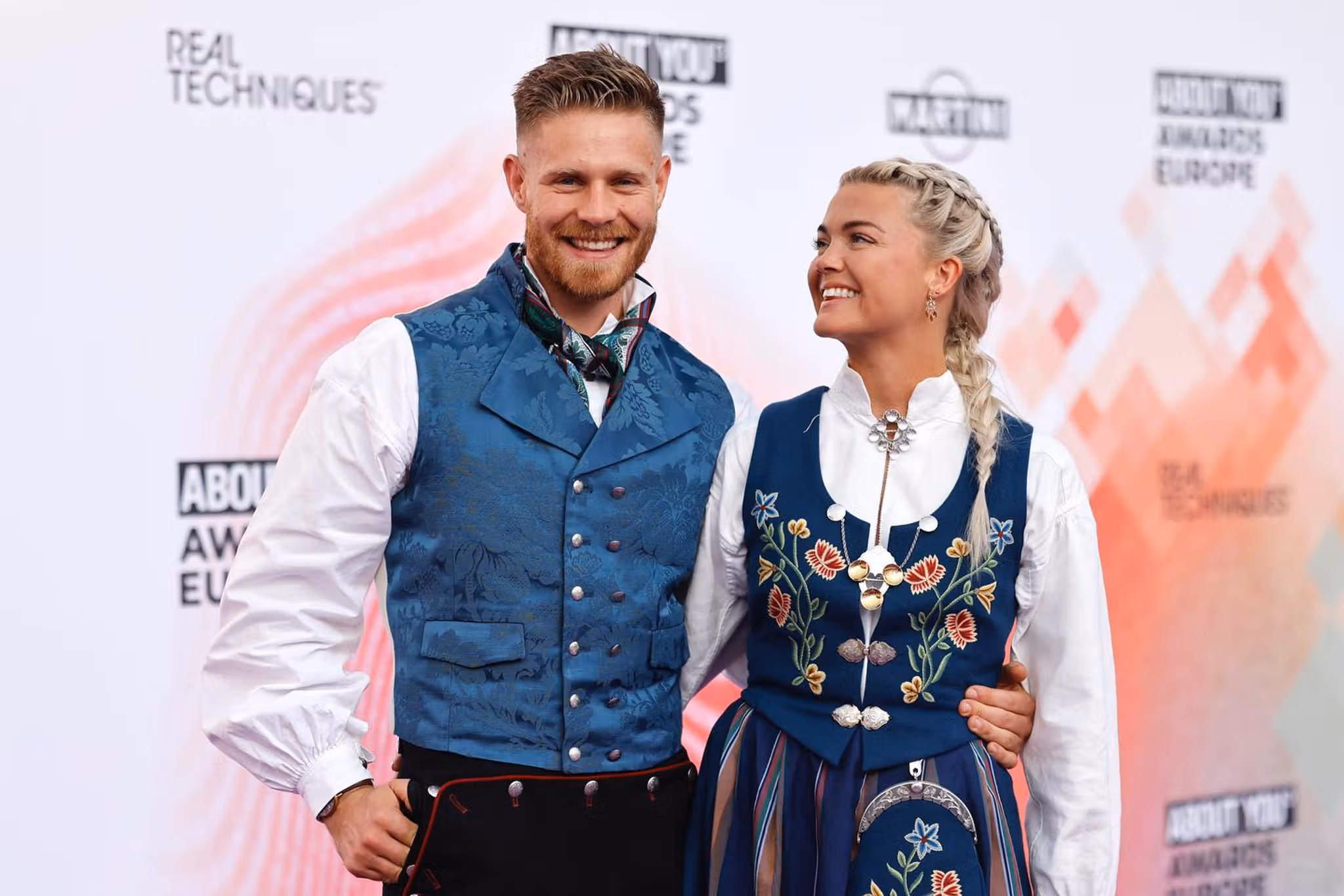 Psykologist Maria Abrahamsen showed up on the red carpet in Milano wearing a Nordlandsbunad