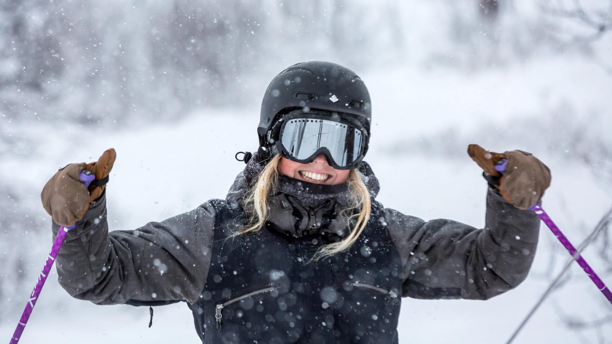 A female skier cheering in the Geilo ski resort