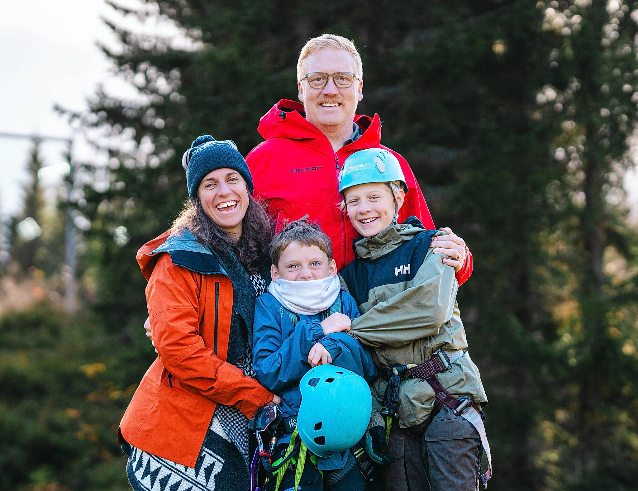A family at "høyt og lavt" climbing park in Trysil, Eastern-Norway