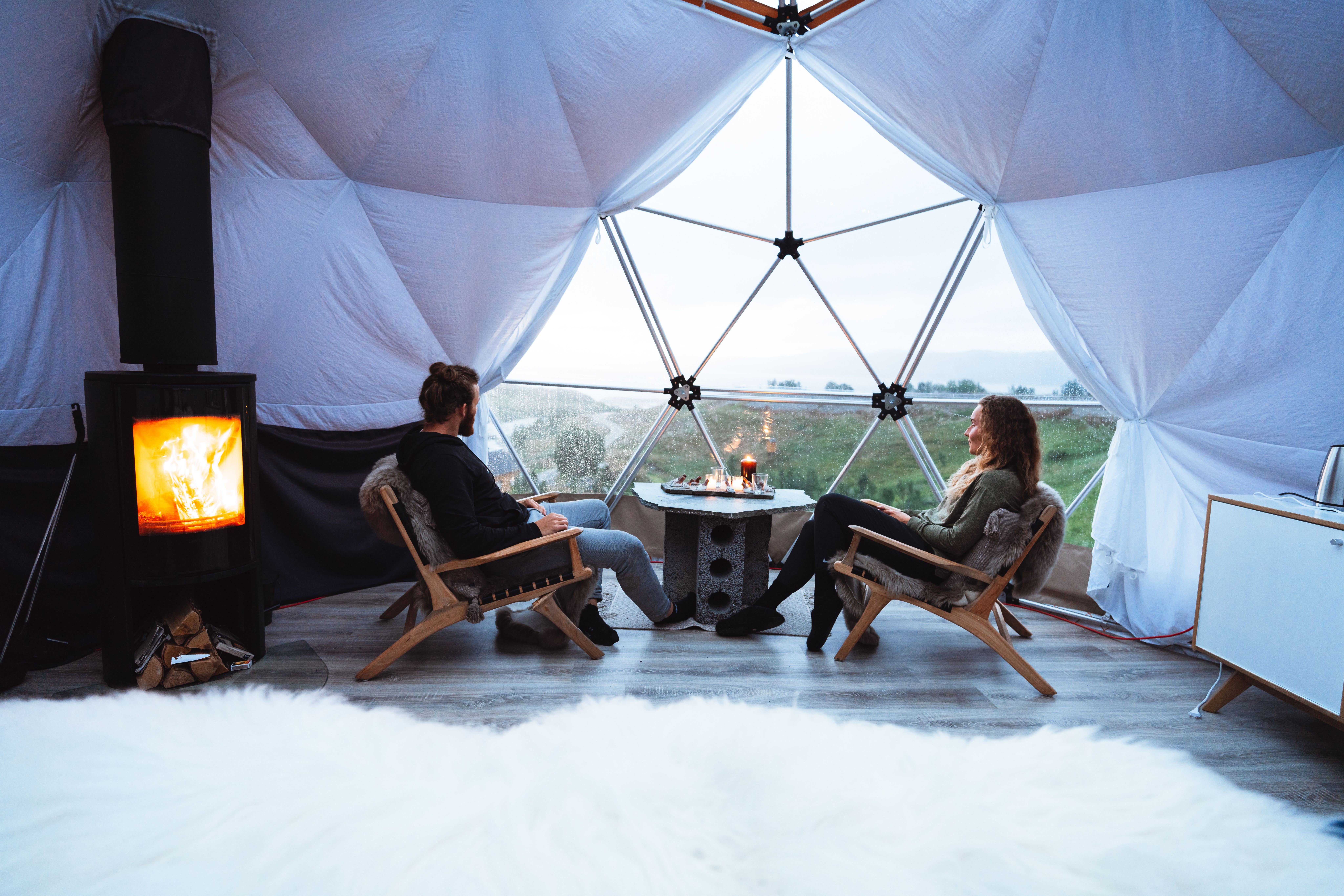 Two people glamping in Hammerfest