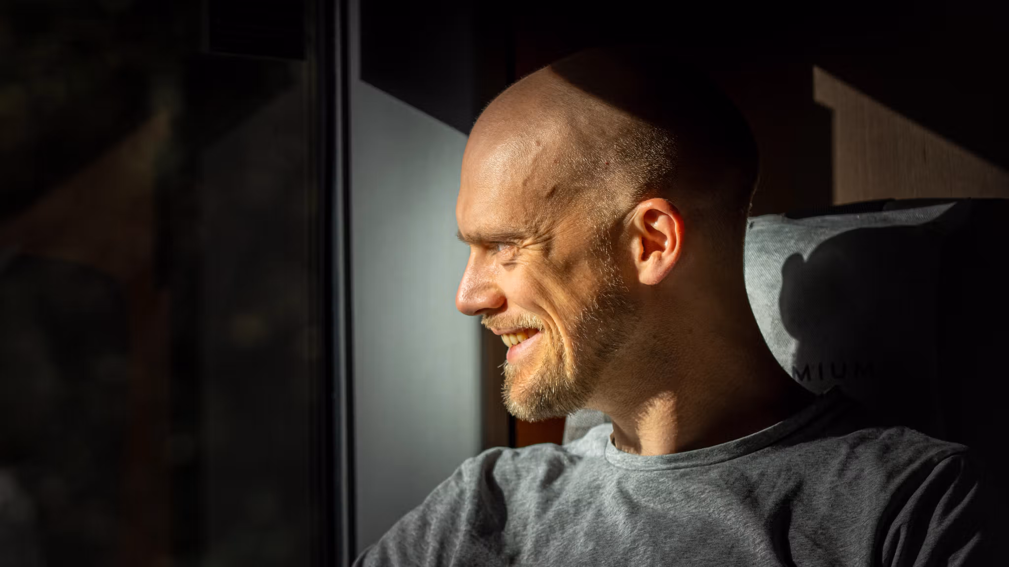 A man sitting in the seat at the Dovre Railway train
