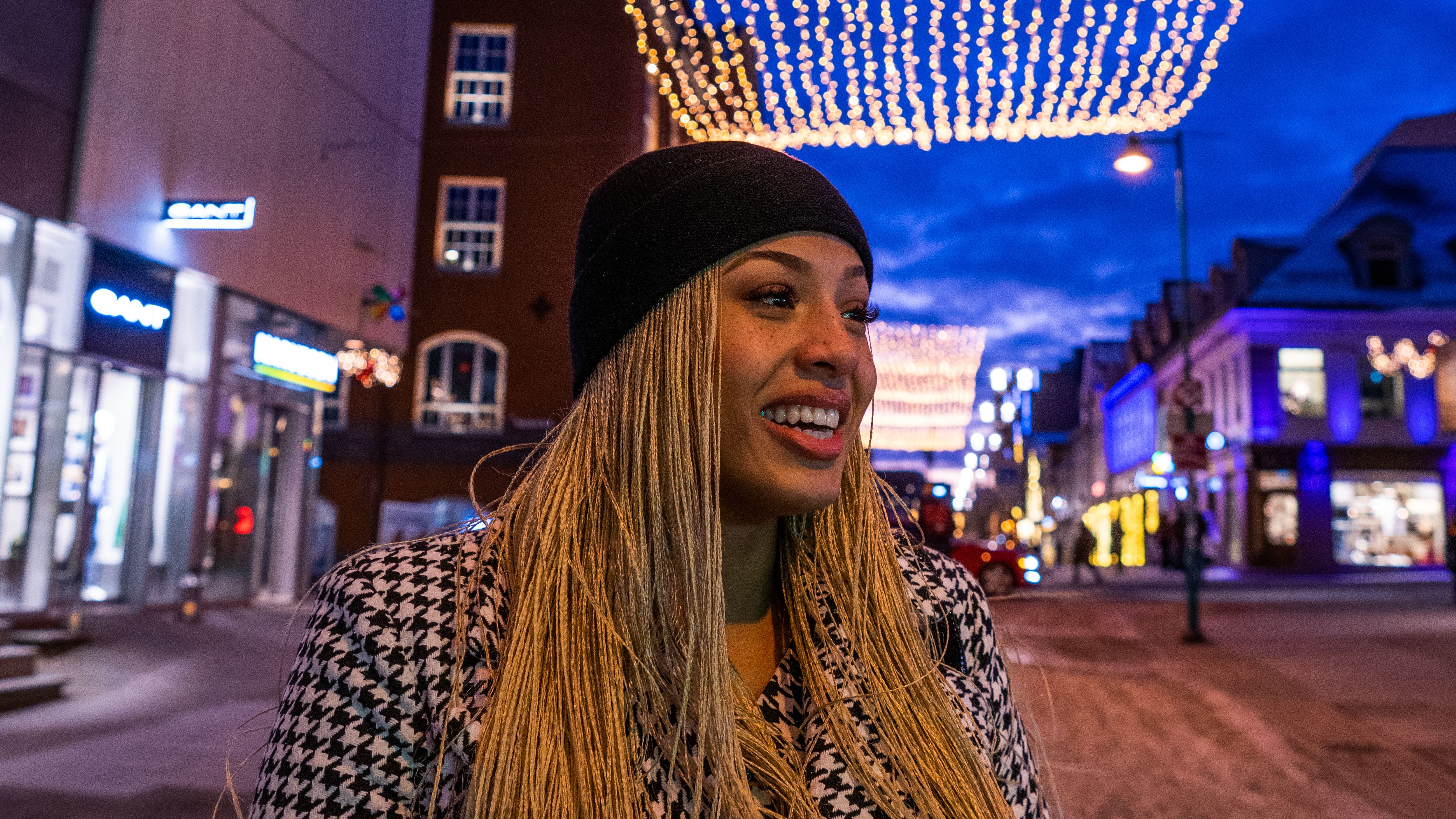 Artist Ida Tolou sjekker ut utelivet i Tromsø