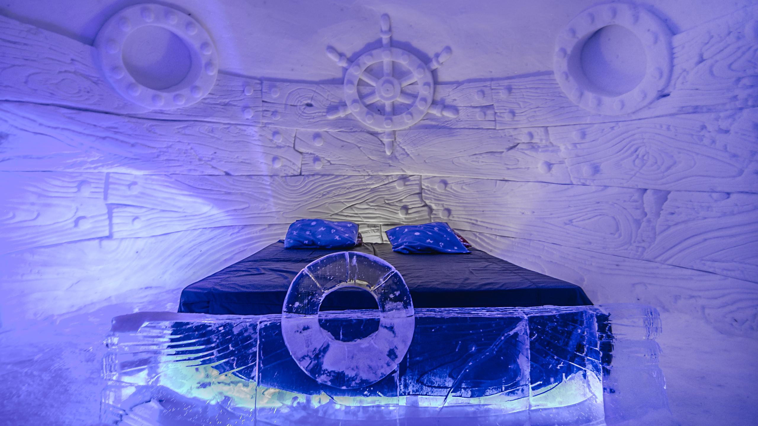 En seng på Snowhotel Kirkenes