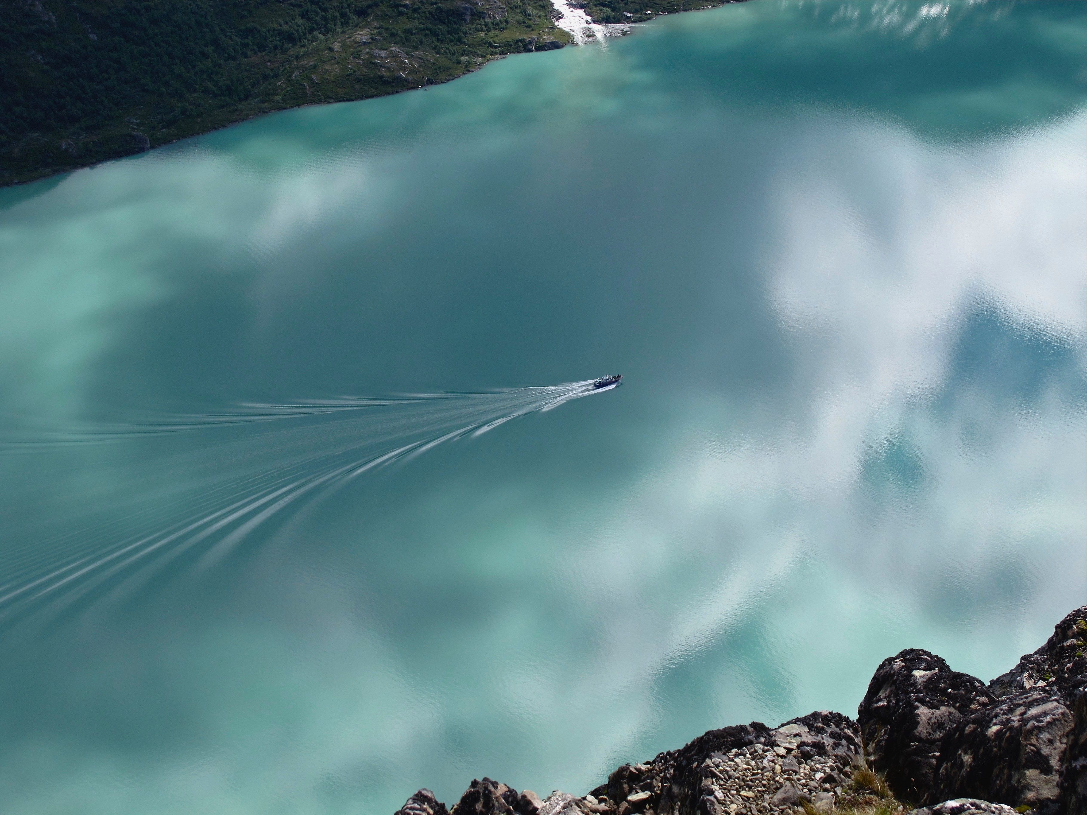 View of a boat on the Gjende lake seen from the Besseggen ridge
