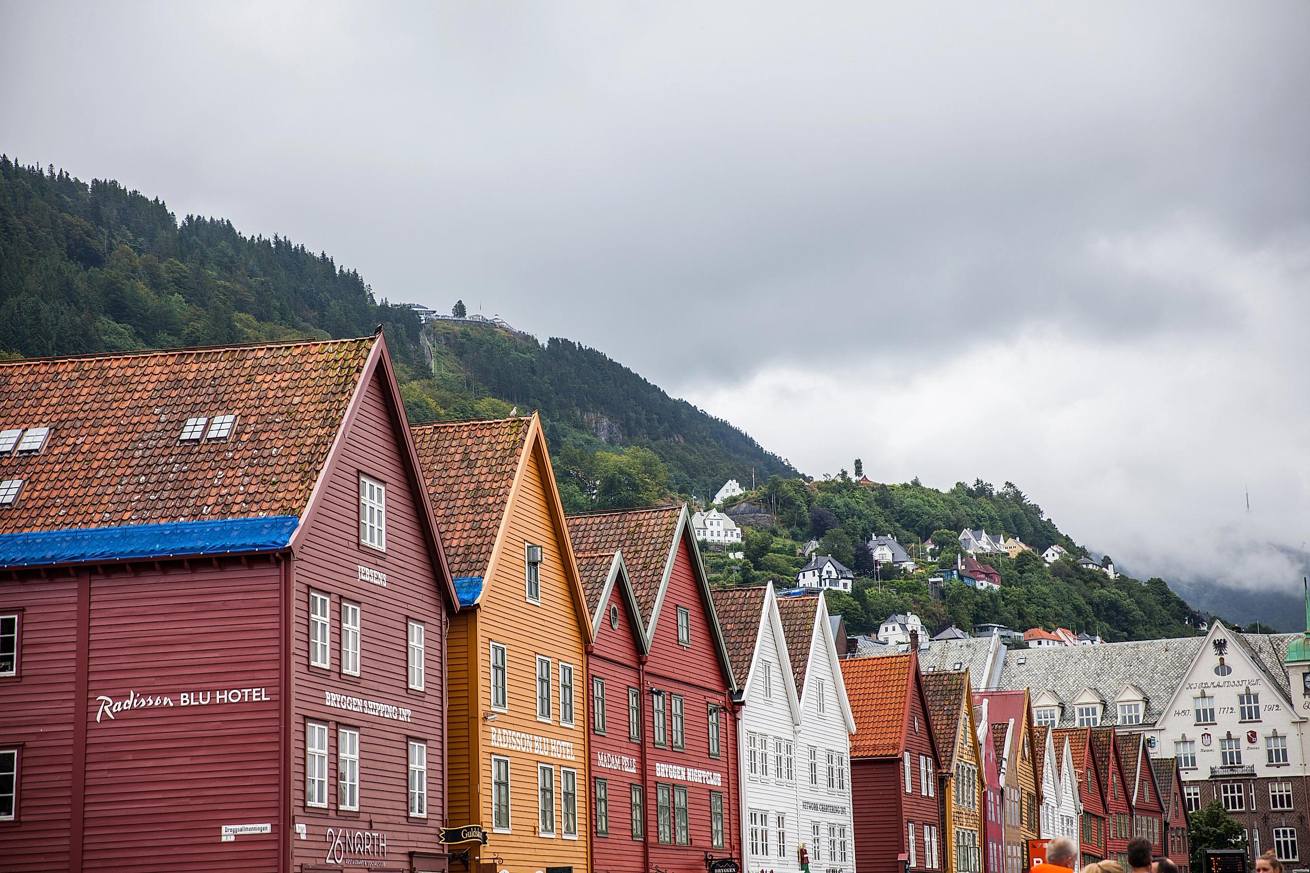 De fargerike husene langs Bryggen i Bergen