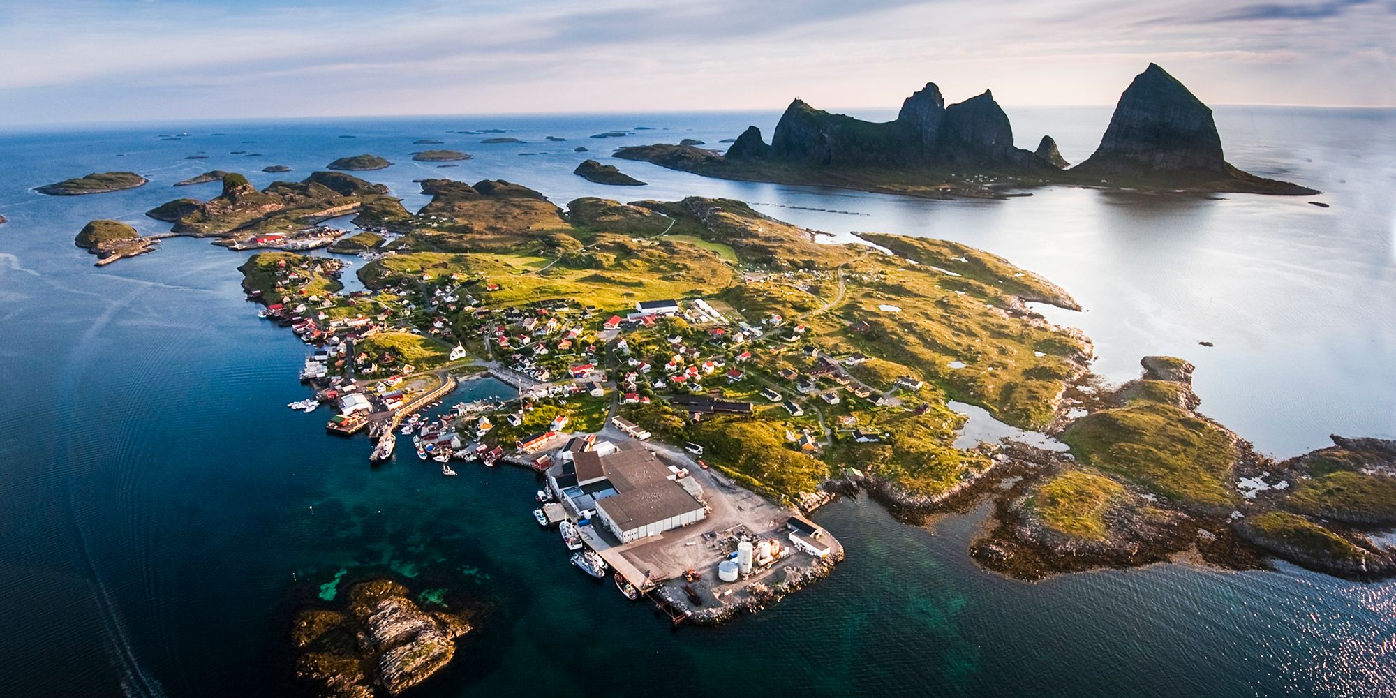 Vista aérea de Træna, en Helgeland, Norte de Noruega.