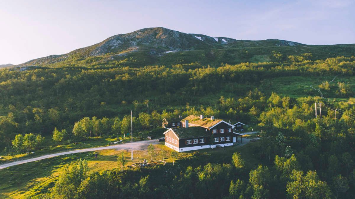 Autumn at the Nedalshytta tourist cabin